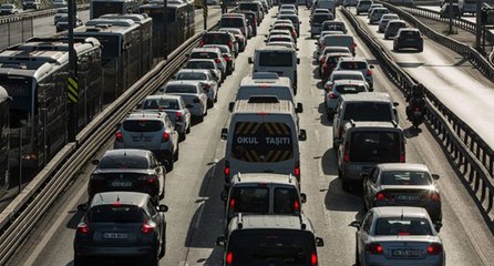 İstanbul trafiğinde sabah yoğunluğu