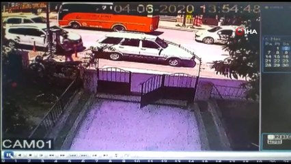 Park halindeki motosikletin üstüne binip iterek böyle çaldı