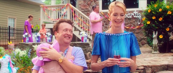 Greener Grass - Tráiler