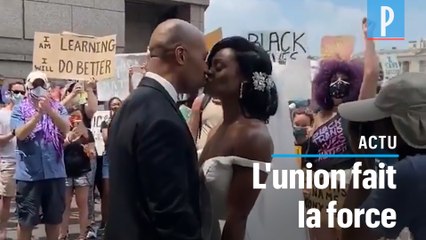 Mort de George Floyd : un couple célèbre son mariage en pleine manifestation Black Lives Matter