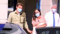 Primeras palabras de Malú y Albert Rivera al abandonar el hospital con su hija Lucía