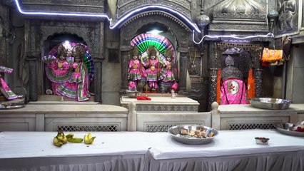 Índia reabre locais de culto e centros comerciais