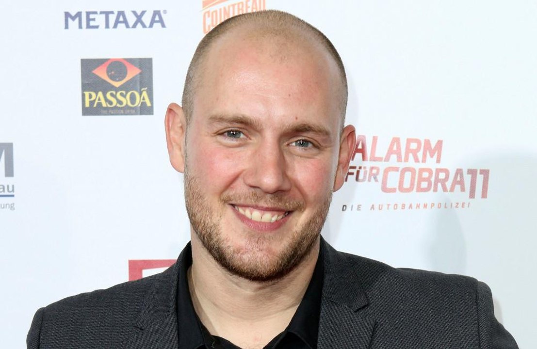 Oli p.: seine frau ist lebensgefährlich erkrankt!