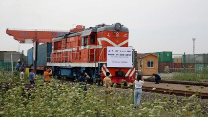 El primer tren de suministros sanitarios parte de China