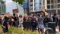 Manifestaciones en Londres ante la embajada de EEUU