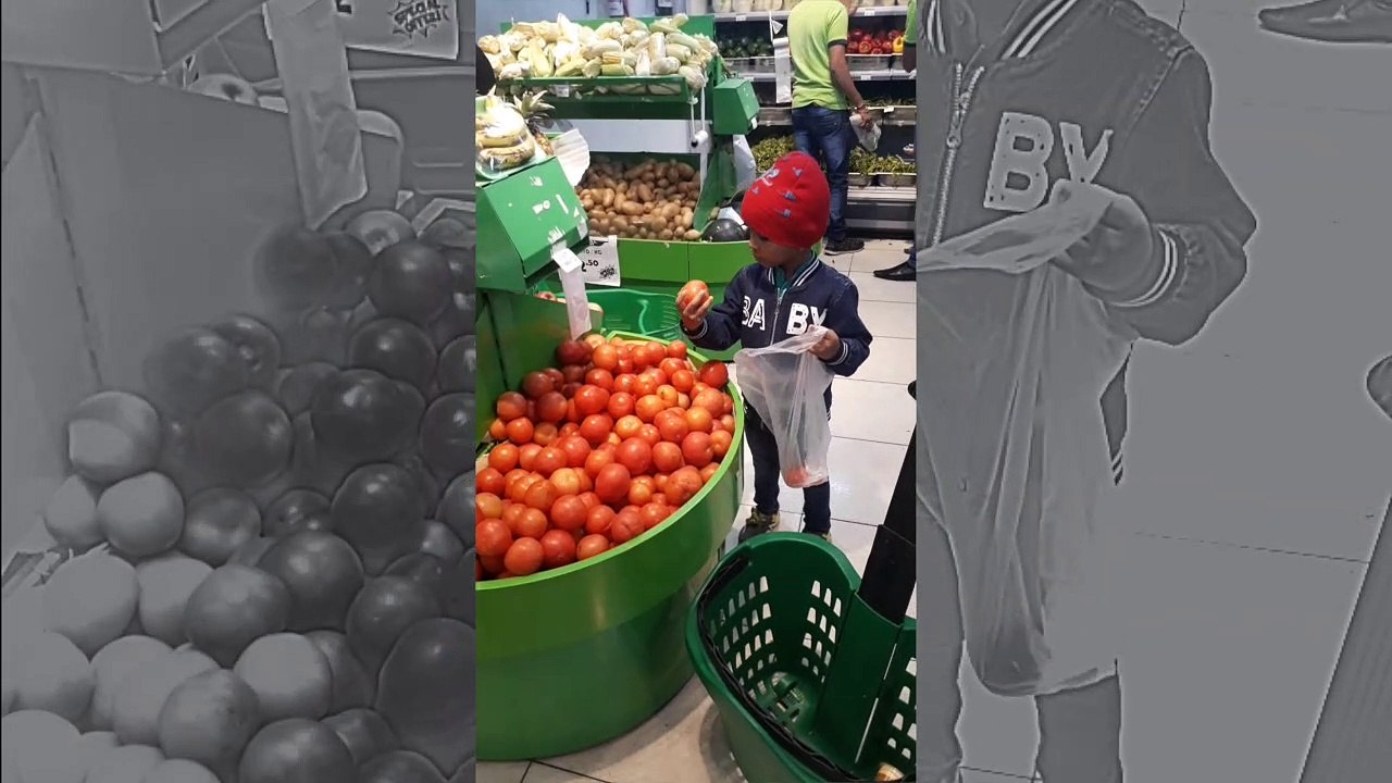 Vegetable Shopping by Kids in Abu Dhabi