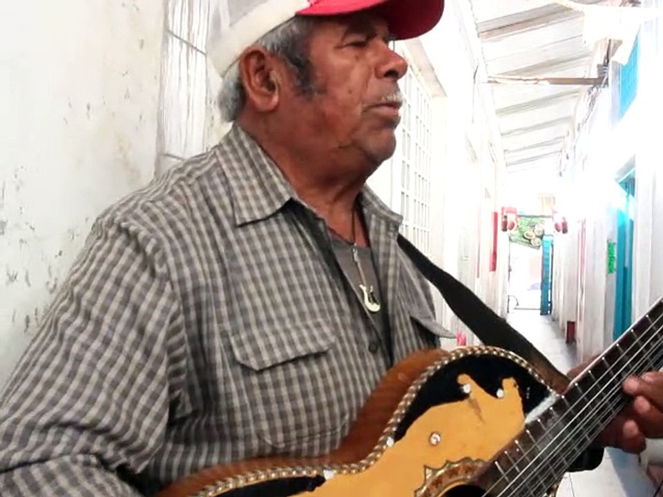 EL REY POBRE cantante de chihuahua mexico