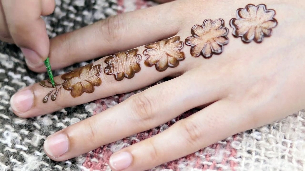 Simple Mehndi Design Eid ke liye -  Eid ke liye mehndi design - One Finger Mehndi Design For Eid