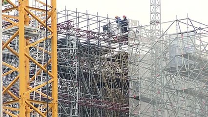 Geschmolzenes Gerüst auf Notre Dame wird abgebaut