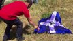 Ora News - ''Djemtë e Labërisë'' djegin flamurin e Vorio-Epirit
