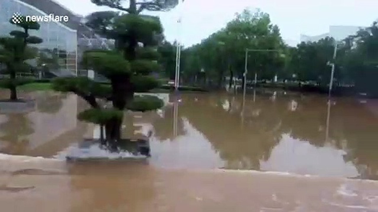 Forklifts used to transport students and deliver food at flooded university in China