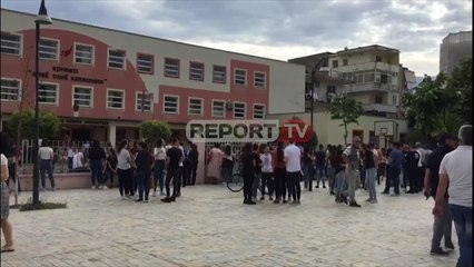 748 maturantë e parë në Berat i nënshtrohen testit! Brenda respektim distance, jashtë të grumbulluar