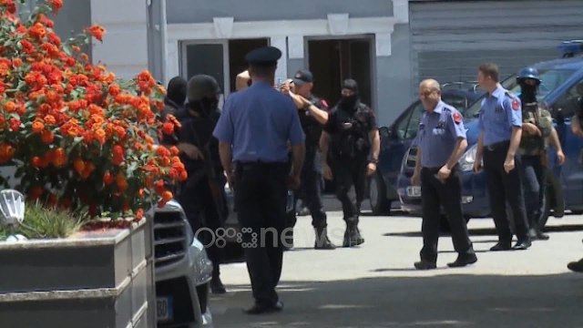 Edicioni i lajmeve - Elbasan: Të shtëna me armë në Krastë, plagoset Ardian Çapja