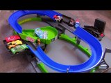 Cars 2 Stunt Racers Double Decker Speedway Playset Lightning McQueen Disney Pixar car-toys