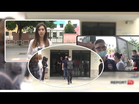 Provimi i Maturës Shtetërore, maturantët të 'armatosur' me maska e doreza brenda shkollës!