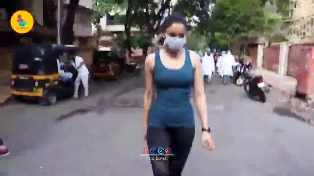 Actress Rakul Preeth Singh Bindaas Walk On Mumbai Roads After Lokdown Lifted || Chai Biscuit