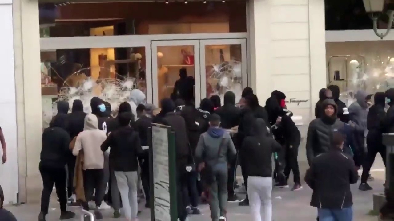 LOOTING  started in Brussels grand scale