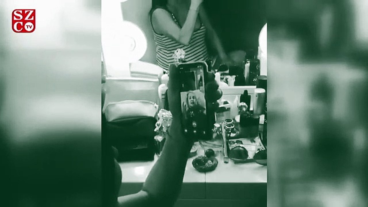 Deniz Seki annesi ile birlikte şarkı söyledi