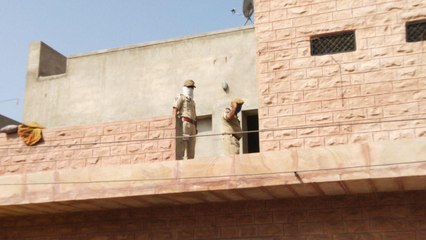 Video herunterladen: man commits suicide after murder of young girl in jodhpur