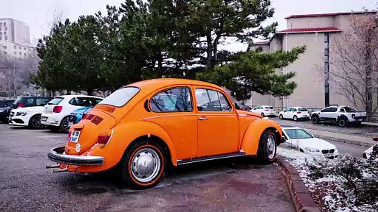 পুরান মডেলের গাড়ি Snow Vintage Old Car