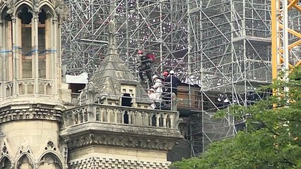 بدء تفكيك السقالات المحيطة بكاتدرائية نوتردام