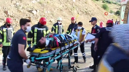 Hafif ticari araç kamyona arkadan çarptı: 2’si ağır 4 yaralı