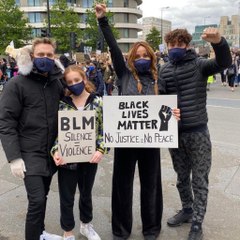 David Guetta réunit avec toute sa famille pour manifester contre les violences policières