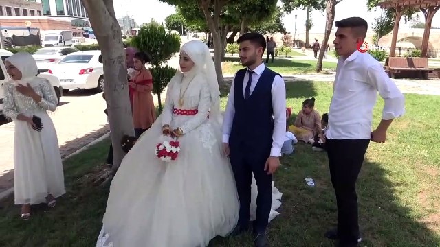 Gelin ile Damat Fotoğraf Çektirirken Aracı Soyan Hırsızlar Kamerada