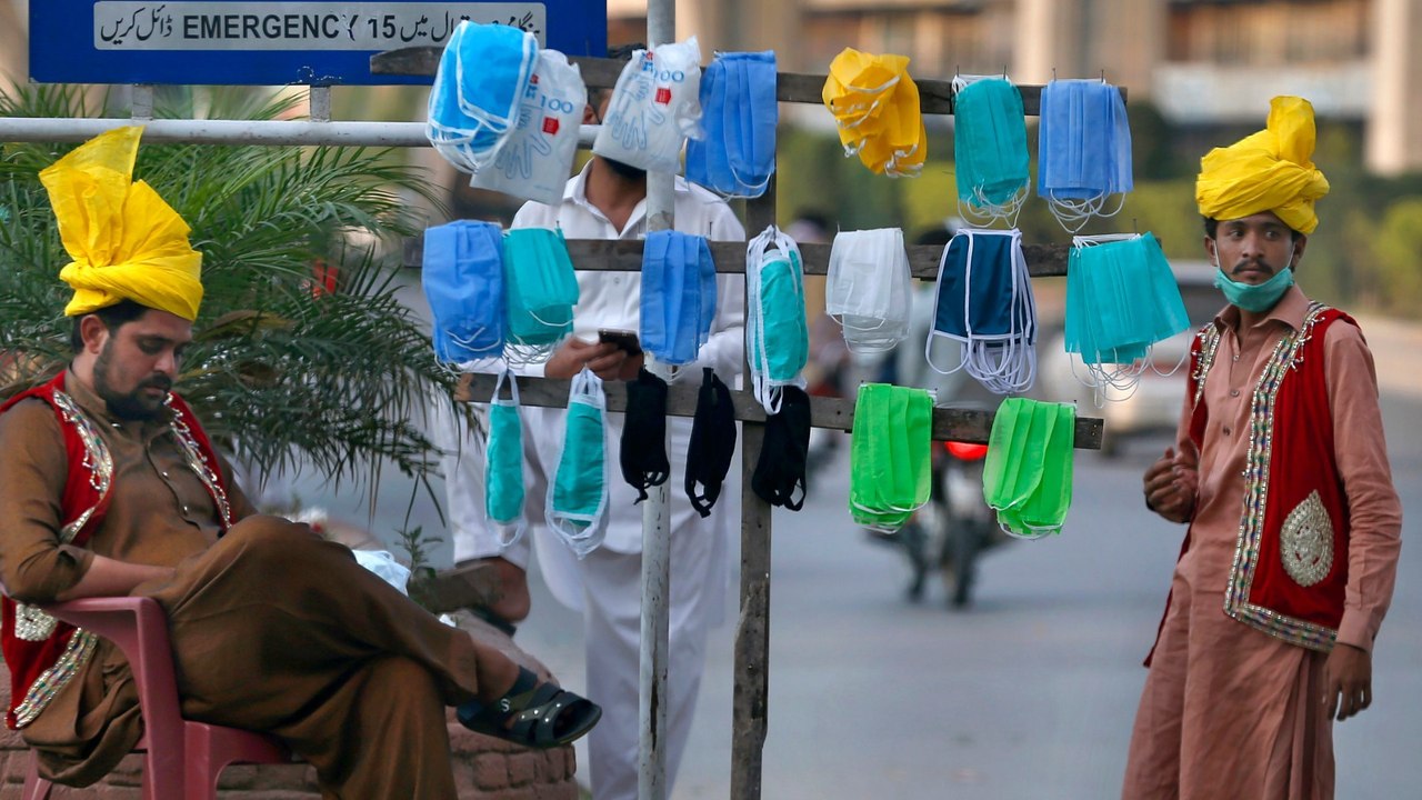Pakistan coronavirus: Concerns grow over use of low-quality masks