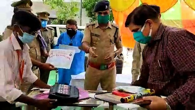 अन्नपूर्णा सेवा संस्थान परिवार ने पुलिसकर्मियों को सम्म्मनित किया