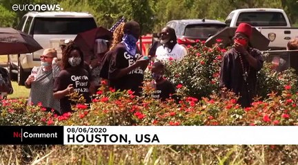 Emotion et larmes devant la dernière demeure de George Floyd