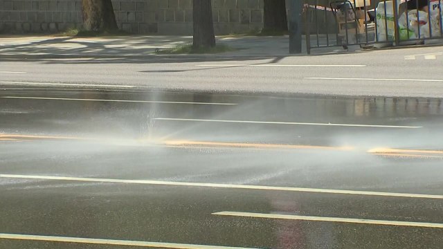 [서울] 서울시, 도로 위 물 분사 '클린로드' 하루 3번 확대 가동 / YTN