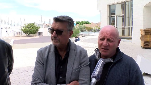 Un employé et deux anciens employés des services municipaux.