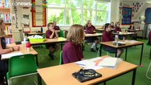 Inghilterra, polemiche per il ritorno degli studenti in classe