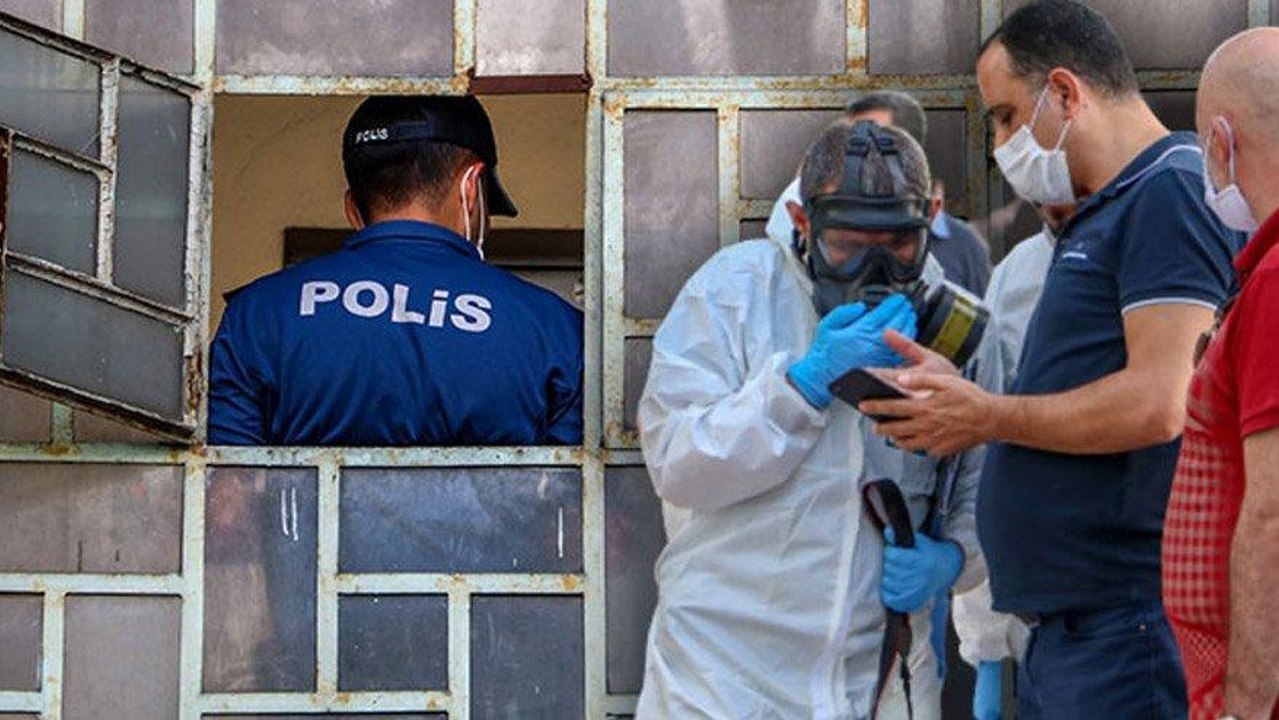 Postacı kötü kokuyu fark edince korkunç gerçek ortaya çıktı