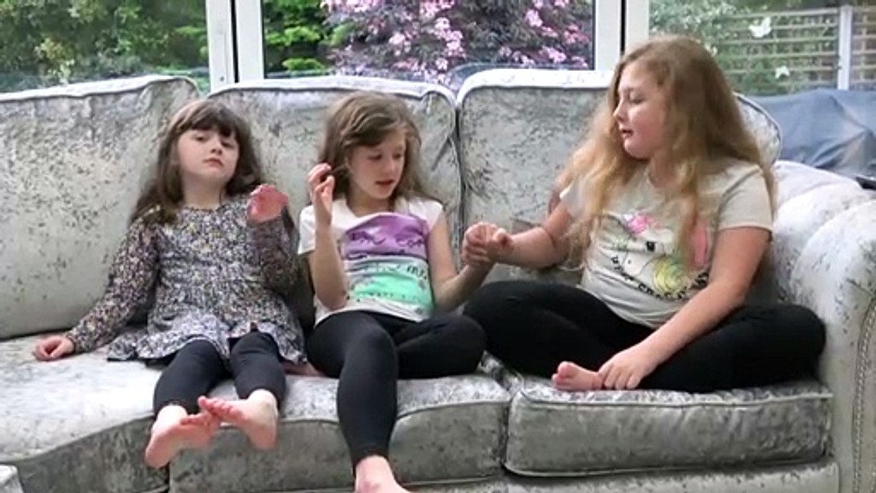 Sophia, Isabella  e Alice Rotina do dia Brincadeiras e Diversão