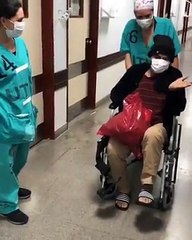 Así despiden a un hombre de 68 años recuperado de Covid-19 en el Hospital Perrando