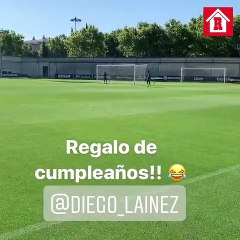 Así festejó Andrés Guardado a Diego Lainez