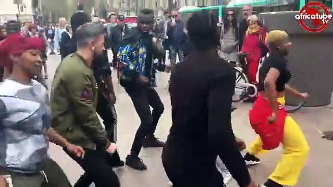 A white guy who dances like an African (FULL VIDEO)