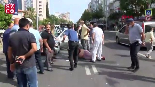 Kaza yapan babasının başından ayrılmadı