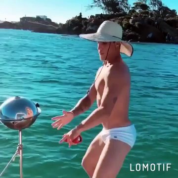 L'attaquant du PSG Neymar visé par une plainte pour homophobie après avoir traité de «petit pédé» le compagnon de sa mère âgé de 23 ans