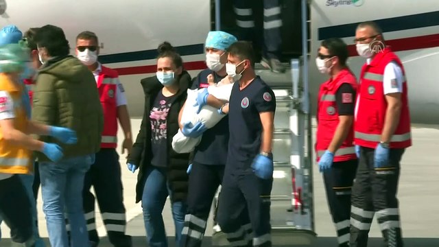 Londra'da operasyonla ayrılan siyam ikizleri yurda döndü - ANKARA