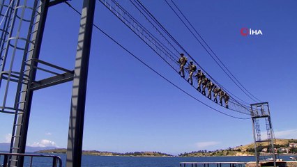 Jandarma komandolardan 'Mehmet ' türküsü