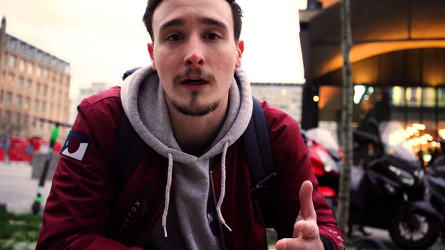 oneplus-concept-one-prise-en-main-du-smartphone-avec-des-capteurs-photo-invisibles-a-larriere