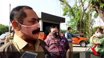 Kocak! Gaya Wali Kota Solo Pertahankan Kumis dengan Masker
