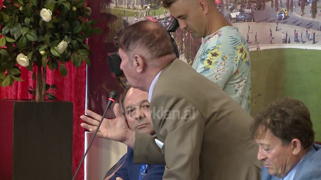 Deputetet opozitare kunder marreveshjes PS-PD | Lajme - News