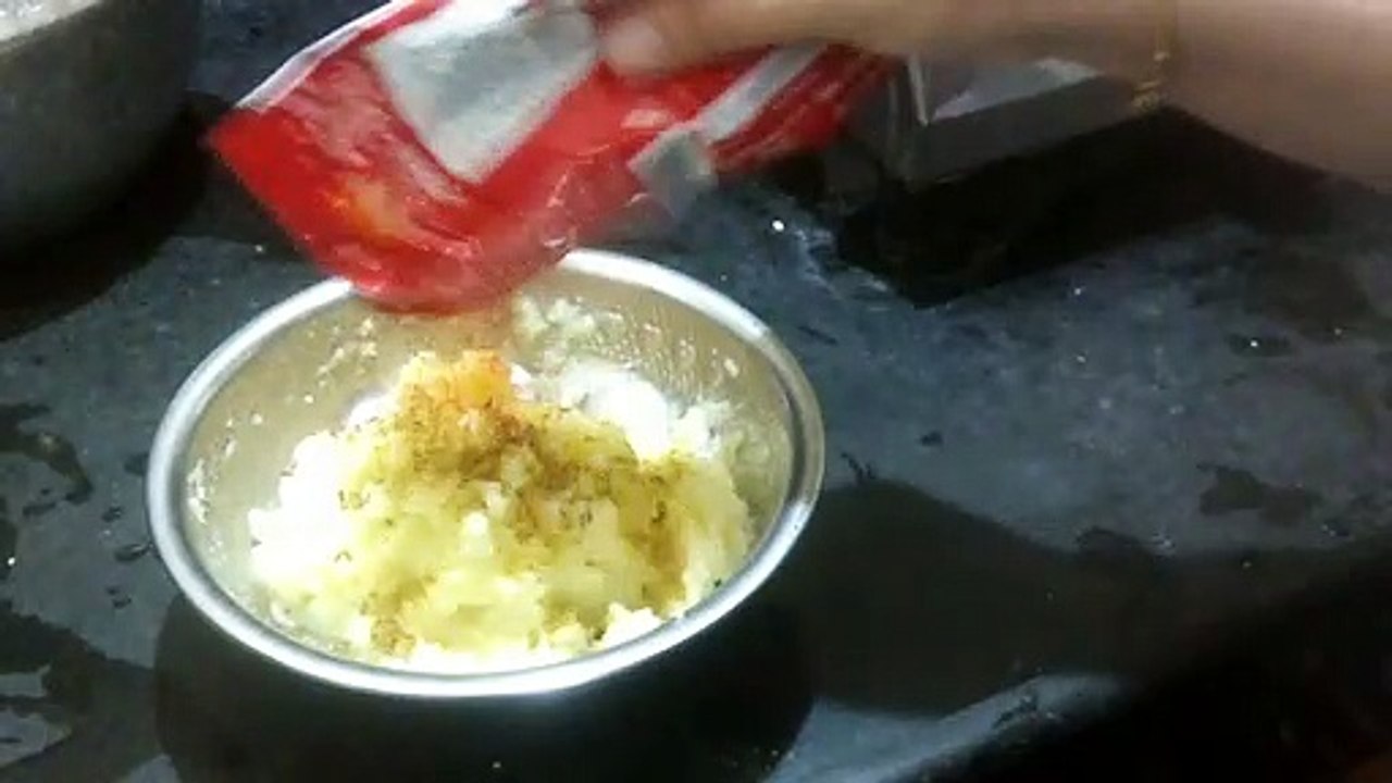 Aloo Paratha / Dhaba style Aloo Paratha Recipe by Wihu Family
