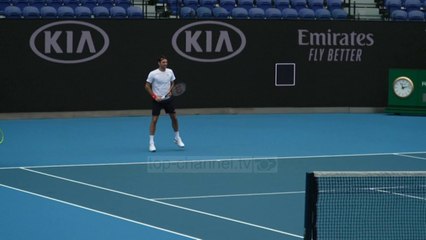 Top News - Federer, mbyllet sezoni/ Zvicerani operohet sërish në gju