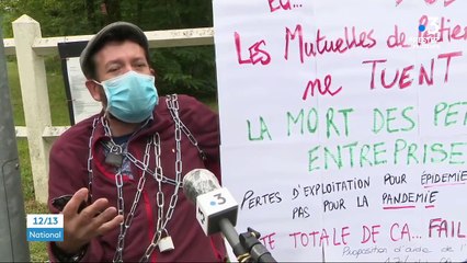 Déconfinement : non indemnisé, un commerçant s'enchaîne devant les locaux de son assureur