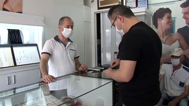 Gaspçının elinden silahını alan kuyumcu daha önce de gasbı engellemiş - İZMİR